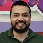 Oriento Inglés, Castellano, Investigación e informativa. Soy un docente muy flexible, dinámico y proactivo. Me encanta motivar a mis estudiantes todo el tiempo para que realicen la acciones sugeridas, para alcanzar las metas educativas propuestas. Empleo